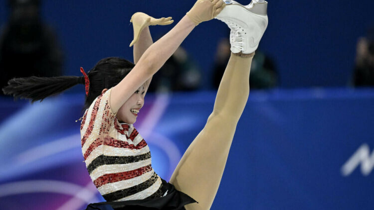 Japón acecha el podio completo en patinaje; Italia conquista el oro en casa