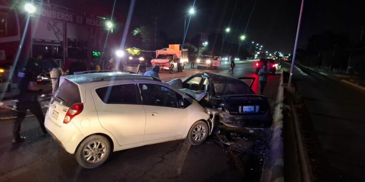 Choque múltiple en la carretera Victoria–Monterrey deja una mujer lesionada