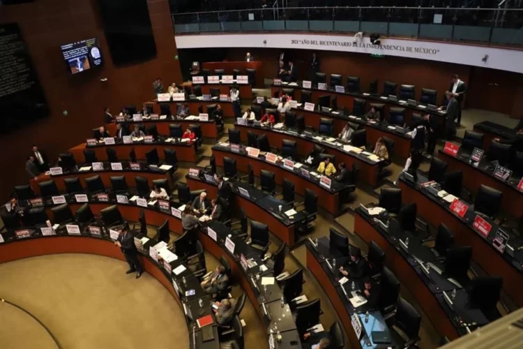 Proponen reducir a 96 el número de senadores