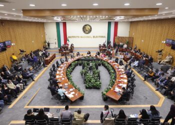 INE cancela devolución de ahorros tras recorte de mil millones de pesos