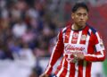 Luis Romo queda fuera del Clásico Nacional: Chivas confirma su baja ante América