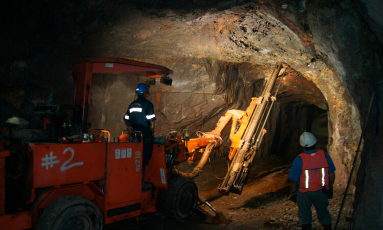 Enfrenta retos plan minero