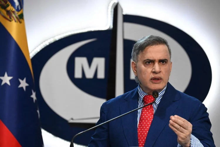 Renuncian el fiscal general y el defensor del pueblo en Venezuela