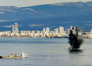 Irán responde con misiles a Israel y bases de Estados Unidos