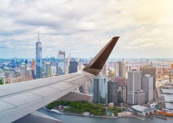 Descubre cuándo es la temporada baja para volar y ahorra en tus viajes