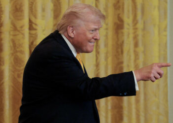 Trump sugiere posible acción militar contra Irán si no hay acuerdo