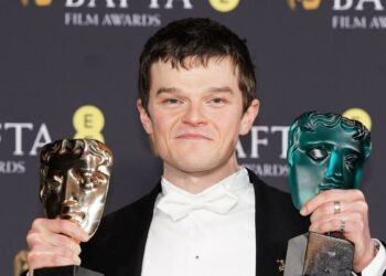 Robert Aramayo se consagra en los premios BAFTA 2026 con doble galardón