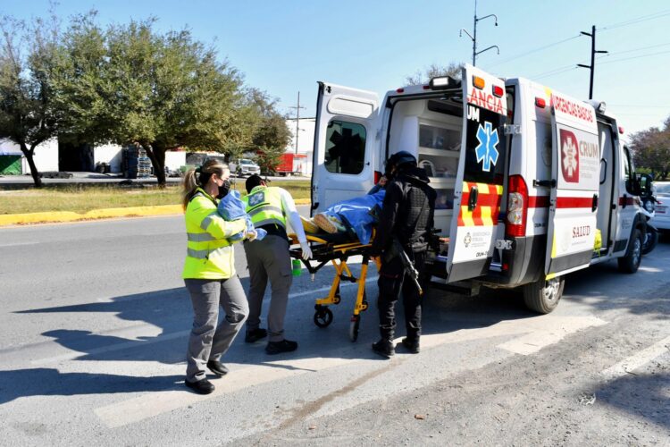 Bebé nace ¡en plena vía pública de Victoria!