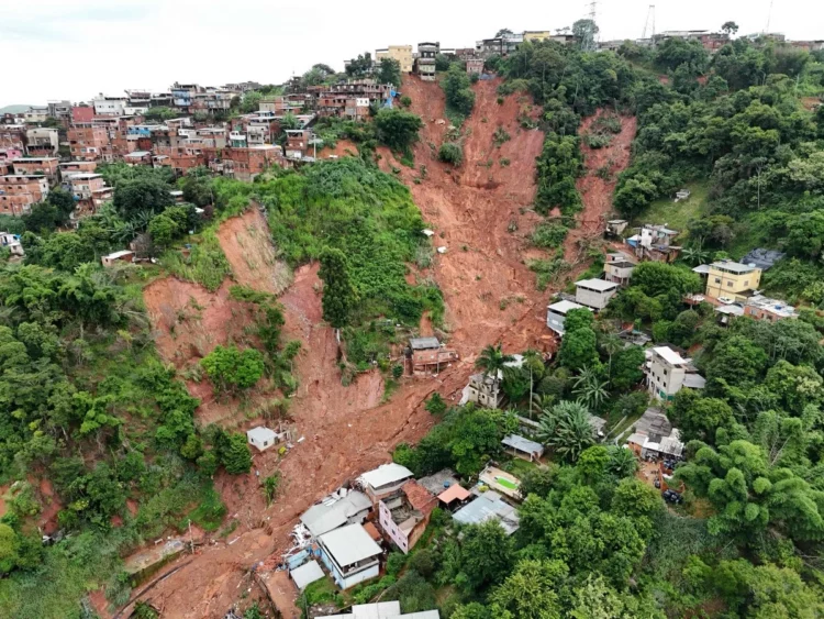 Aumenta a 53 cifra de muertos por lluvias en Brasil