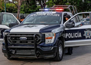 Robo de camioneta con niño a bordo