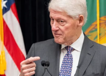 Clinton “no vio nada” sobre Epstein, señala ante Congreso