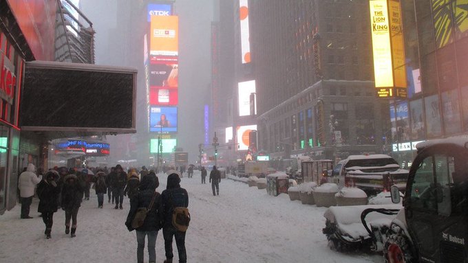 Nueva York bajo alerta: Toque de queda y cierre de vías por tormenta histórica