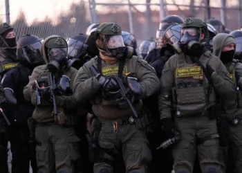 Demora ICE en verificación de antecedentes para nuevos agentes