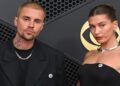 Justin y Hailey Bieber utilizan pines “ICE Out” en los Premios Grammy 2026