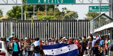 Cae 87 % la detención de migrantes en México