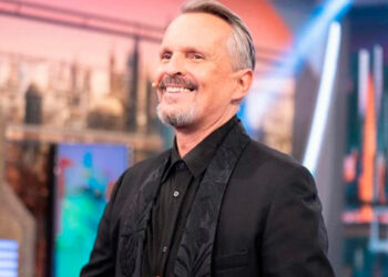 Miguel Bosé reaparece en el Teatro de los Insurgentes con notables dificultades vocales