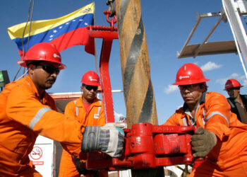 Venezuela suspende 19 contratos petroleros con empresas privadas