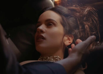 Rosalía en el desierto: El simbolismo detrás de su nuevo video ‘Sauvignon Blanc’