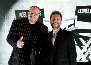 Sin Bandera celebra 25 años de trayectoria con el inicio de su gira internacional ‘Escenas Tour’.