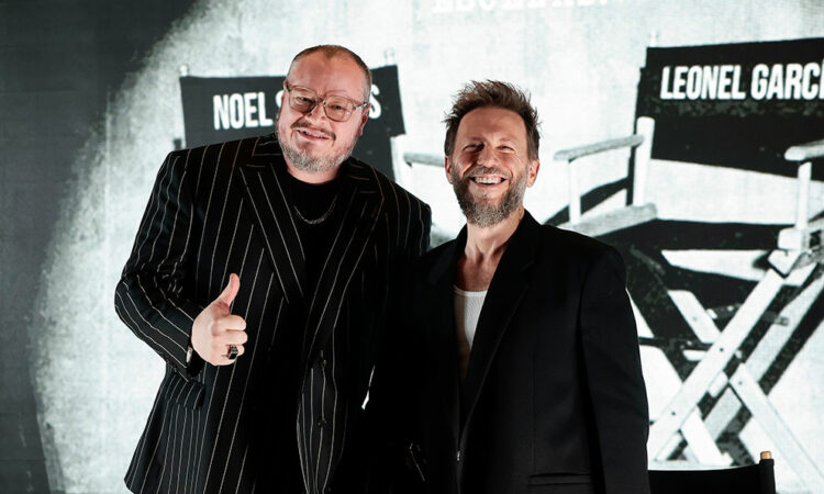 Sin Bandera celebra 25 años de trayectoria con el inicio de su gira internacional ‘Escenas Tour’.