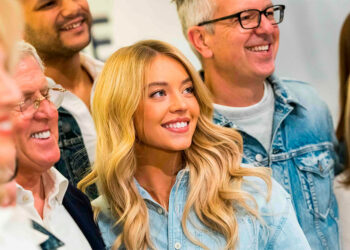 De la polémica al éxito: Sydney Sweeney conquista Wall Street tras el respaldo de Donald Trump