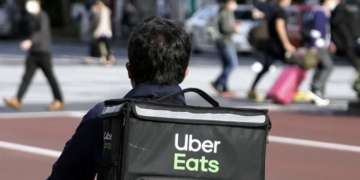 Revisan condiciones laborales en plataformas digitales