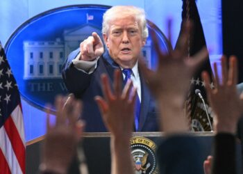 Trump anuncia arancel global de 10% tras fallo de la Corte Suprema