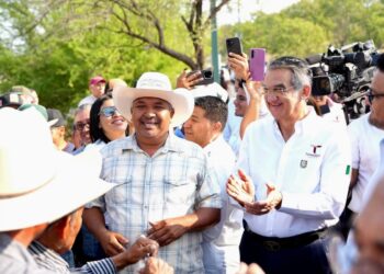 Reconocen ejidatarios de Llera respaldo de Américo ante problemática con empresa eólica