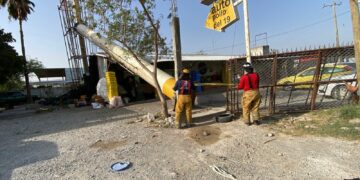 Frente frío 40 causa destrozos en Victoria
