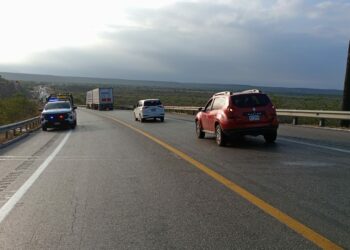 Choque de tráileres deja un muerto en Llera