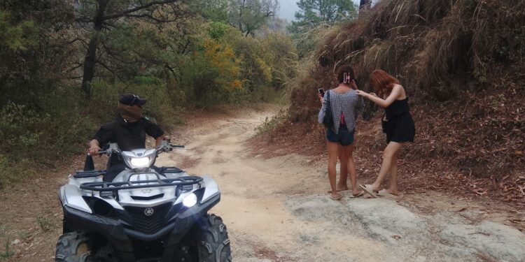 Restacan a tres personas extraviadas en “Los Troncones”