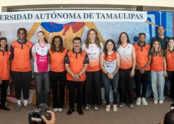 Presentan al equipo profesional CorreBasket Femenil de la UAT; hay tres universitarias