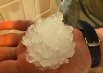 Cae granizo del tamaño de una pelota de Sófbol en el Valle de Texas