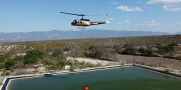 Por aire y tierra combaten incendio forestal en sierra del Ejido “Ávila y Urbina” de Jaumave