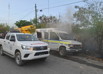 En medio de crisis de Cruz Roja, incendio provocado quema ambulancia privada