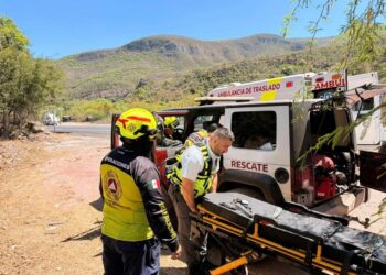 Rescatan a senderistas que sufrieron accidente