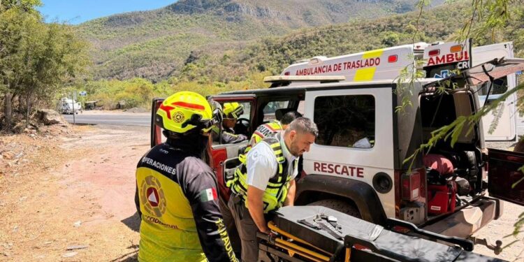 Rescatan a senderistas que sufrieron accidente