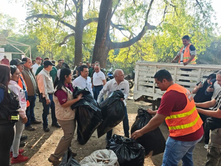 Realizan jornada de limpieza en el río San Marcos de Cd. Victoria en Día Mundial del Agua