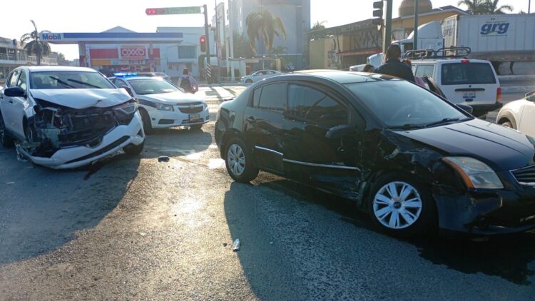 Choque en Bulevar Tamaulipas deja dos heridos