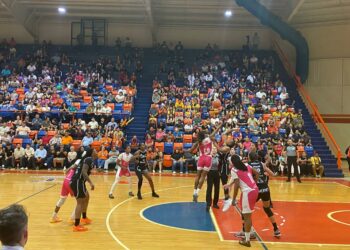 CorreBasket fue superior la primera mitad; Adelitas apretó y triunfó 91-76 llevándose la serie