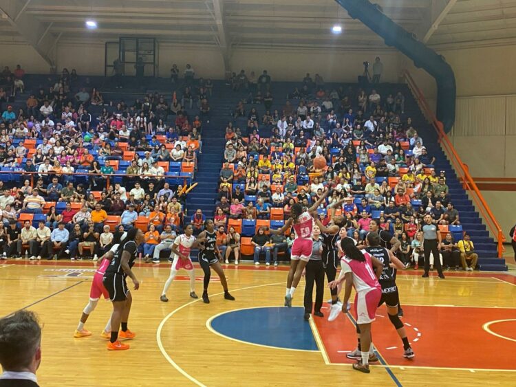 CorreBasket fue superior la primera mitad; Adelitas apretó y triunfó 91-76 llevándose la serie