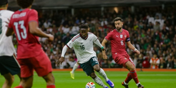 Reabre el Estadio Azteca con deslucido empate 0-0 de México y Portugal