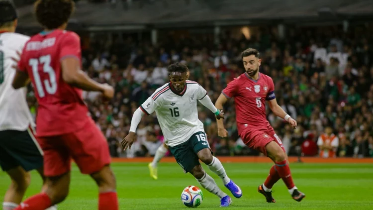 Reabre el Estadio Azteca con deslucido empate 0-0 de México y Portugal