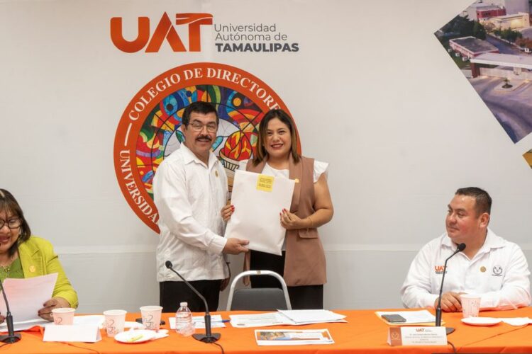 Destacan 44 egresados de la UAT por excelencia nacional en evaluación profesional