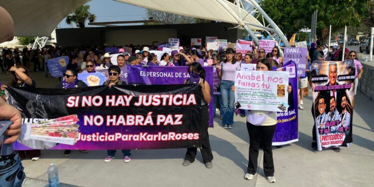 Marchan mujeres exigiendo respeto a sus derechos