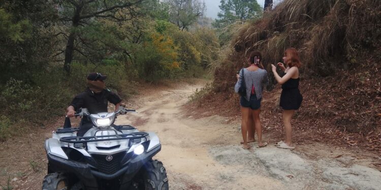 Restacan a tres personas extraviadas en “Los Troncones”