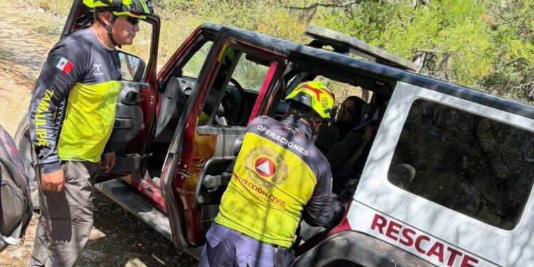 Rescatan a senderistas que sufrieron accidente