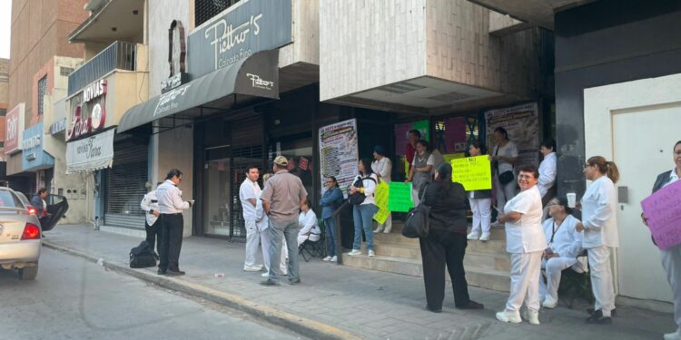 Empleados cierran delegación del ISSSTE en Victoria