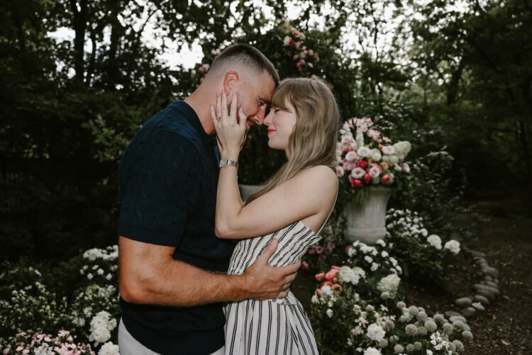 Taylor Swift y Travis Kelce anuncian fecha de boda para el verano de 2026