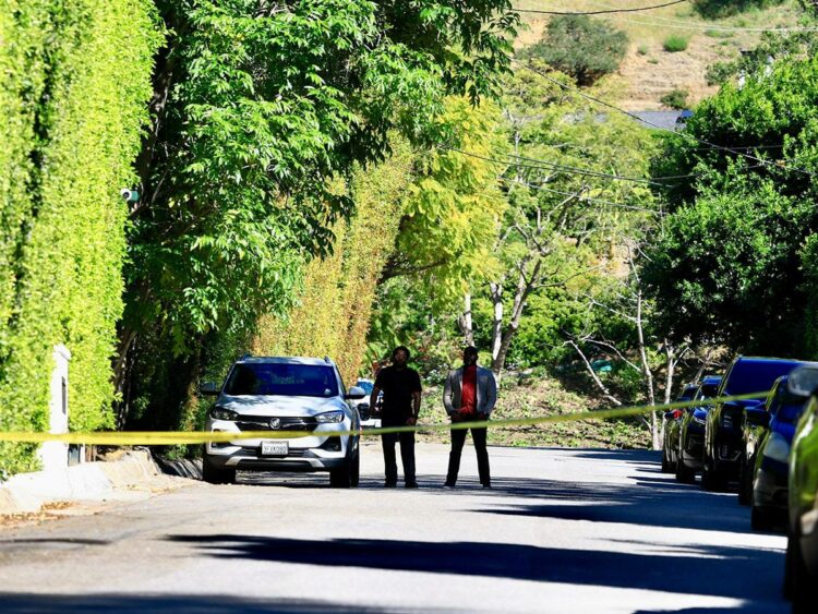 Detienen a mujer tras tiroteo contra la residencia de Rihanna en Los Ángeles